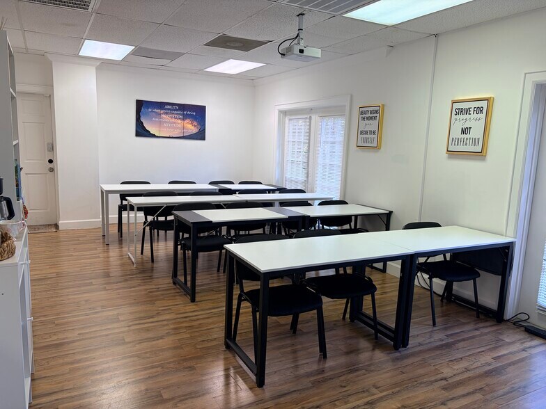 More Photos Of 12000 N Dale Mabry Hwy, Tampa Office For Lease