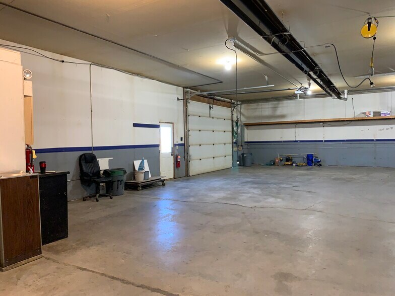 More Photos Of 5629 Bob Ln, Black Hawk Warehouse For Lease