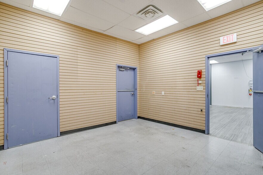 More Photos Of 1714 Precinct Line Rd, Hurst Unknown For Lease