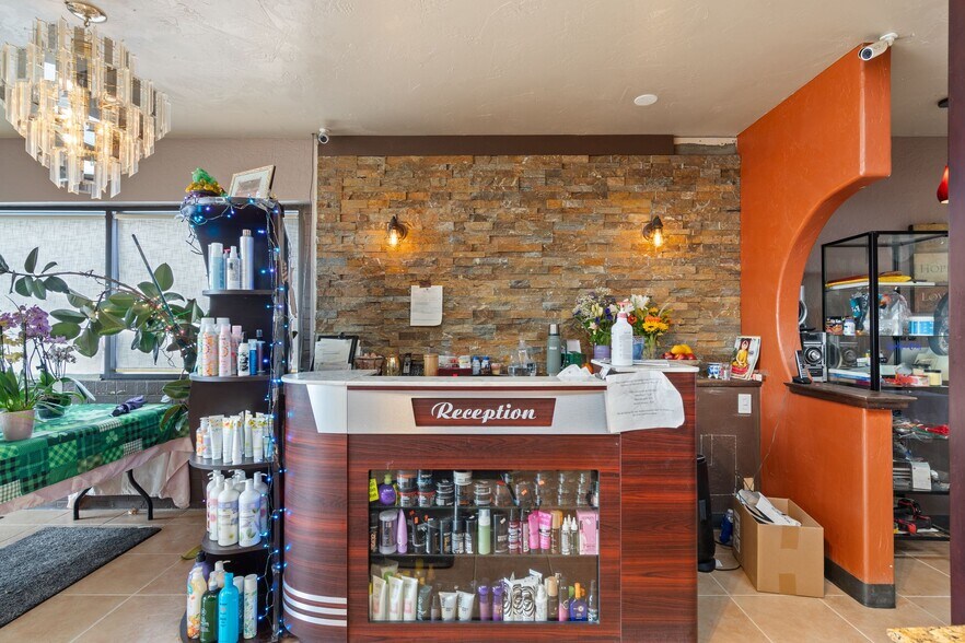 More Photos Of 1304 Ocean Beach Hwy, Longview Storefront Retail Office For Sale