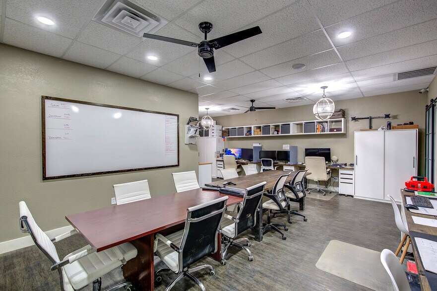 More Photos Of 400 Gilmer St, Sulphur Springs Storefront For Lease