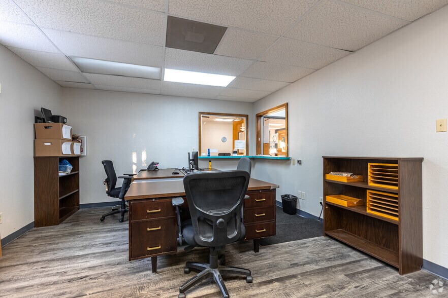 More Photos Of 1300 N Anglin, Cleburne Office For Lease