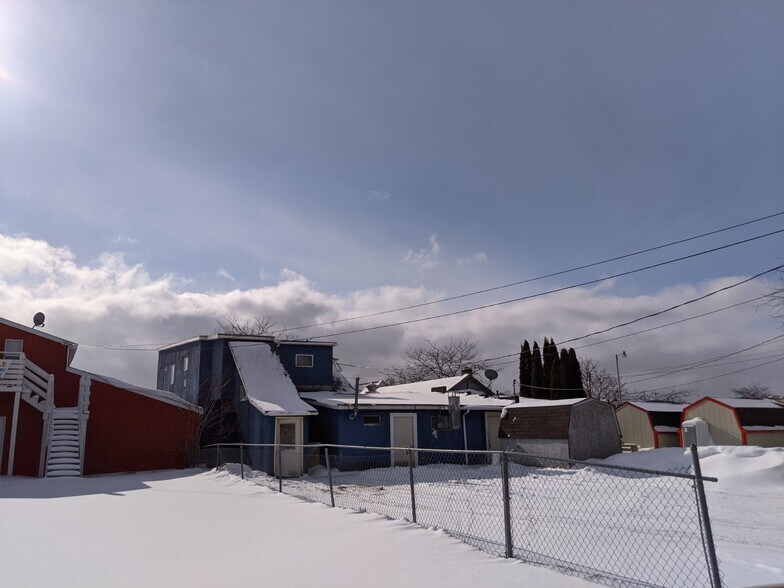 More Photos Of 205 E Central Ave, Mackinaw City Storefront For Lease