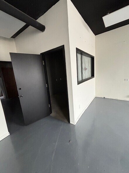 More Photos Of 124 N Main St, Three Rivers Freestanding For Sale