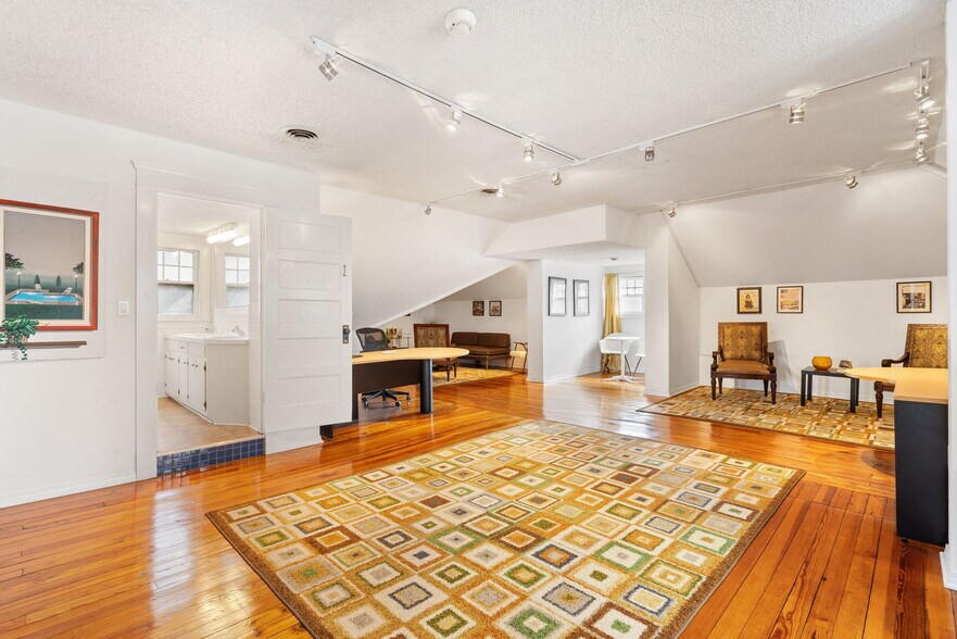 More Photos Of 1201 E Walnut St, Springfield Loft Creative Space For Sale