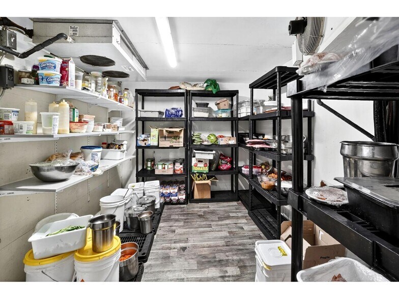 More Photos Of 277 Rue Saint-Joseph, Sainte-martine Restaurant For Sale