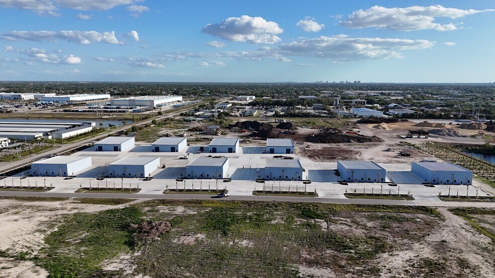 More Photos Of 8055 Ironside Dr, Fort Myers Unknown For Lease