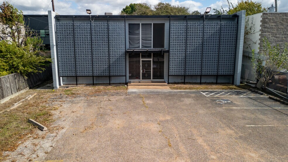More Photos Of 6907 Almeda Rd, Houston Office For Sale