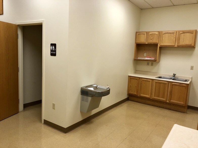 More Photos Of 1324-1424 E Grandview Blvd, Erie Unknown For Lease