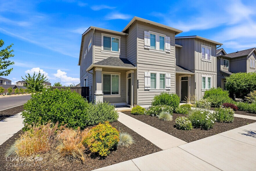 More Photos Of 2598 NW Spruce Cone Ln, Redmond Multifamily For Sale
