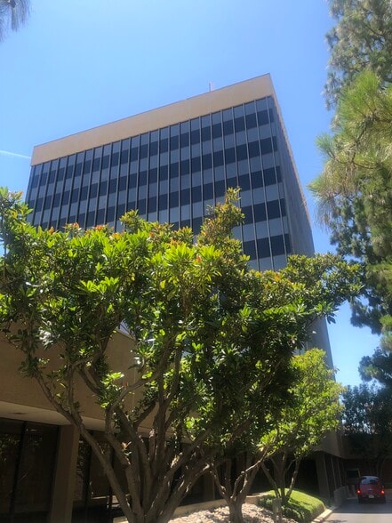 More Photos Of 1430 Truxtun Ave, Bakersfield Office For Lease