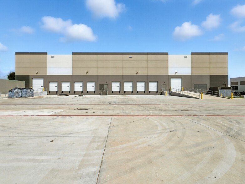 More Photos Of 600 Gerault Rd, Flower Mound Warehouse For Sale