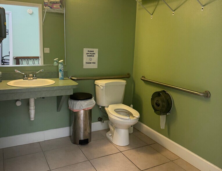 More Photos Of 17051 US Highway 441 S, Summerfield Office For Lease