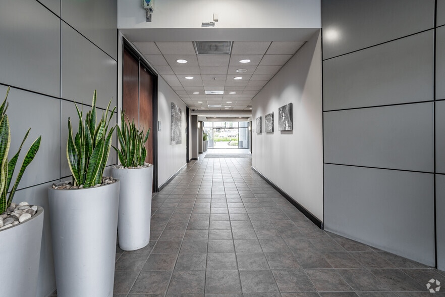 More Photos Of 15707 Rockfield Blvd, Irvine Office For Lease