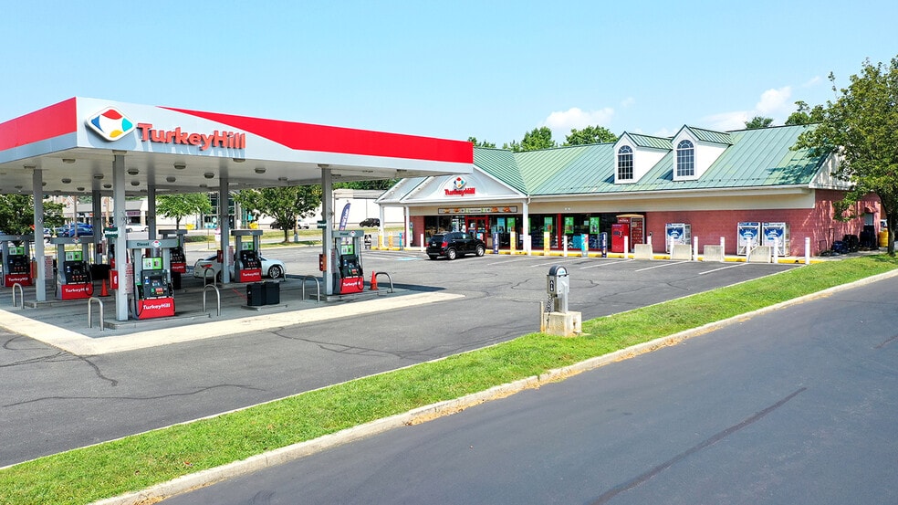 More Photos Of 141 W Main St, Macungie Service Station For Lease