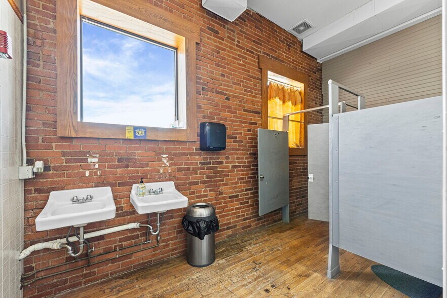 More Photos Of 415 W Madison Ave, Iola Restaurant For Sale