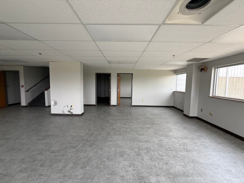 More Photos Of 1615 W McDonald St, Hartford City Warehouse For Sale