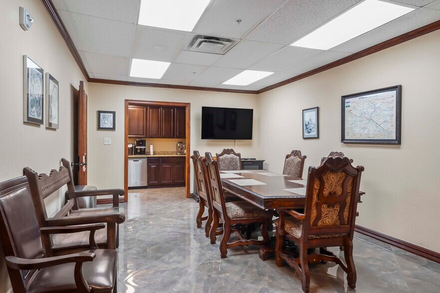 More Photos Of 1312 E 14th St, Plano Office For Lease