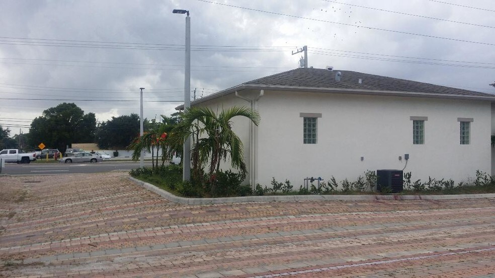More Photos Of 404 S Military Trl, West Palm Beach Freestanding For Lease