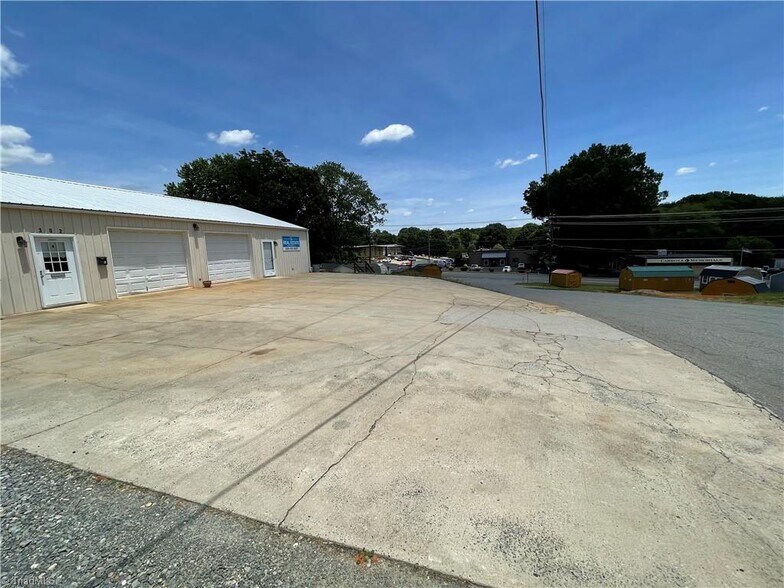 More Photos Of 302 S Main St, King Showroom For Sale