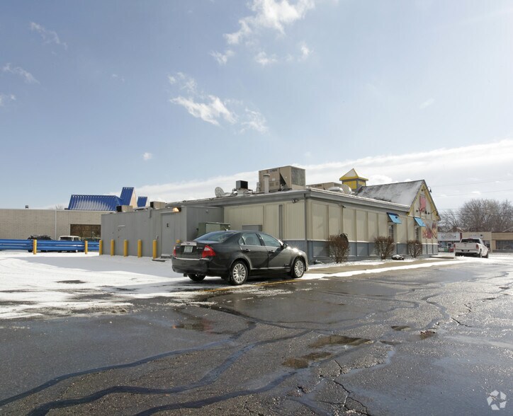 More Photos Of 26430 Plymouth Rd, Redford Township General Retail For Sale