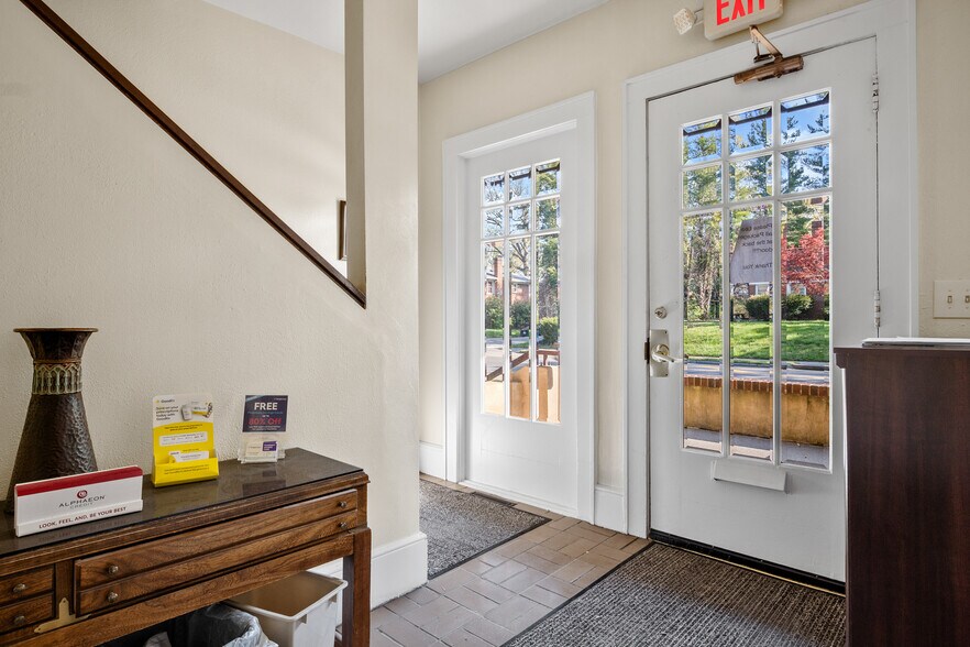 More Photos Of 614 S Main St, Blacksburg Medical For Sale