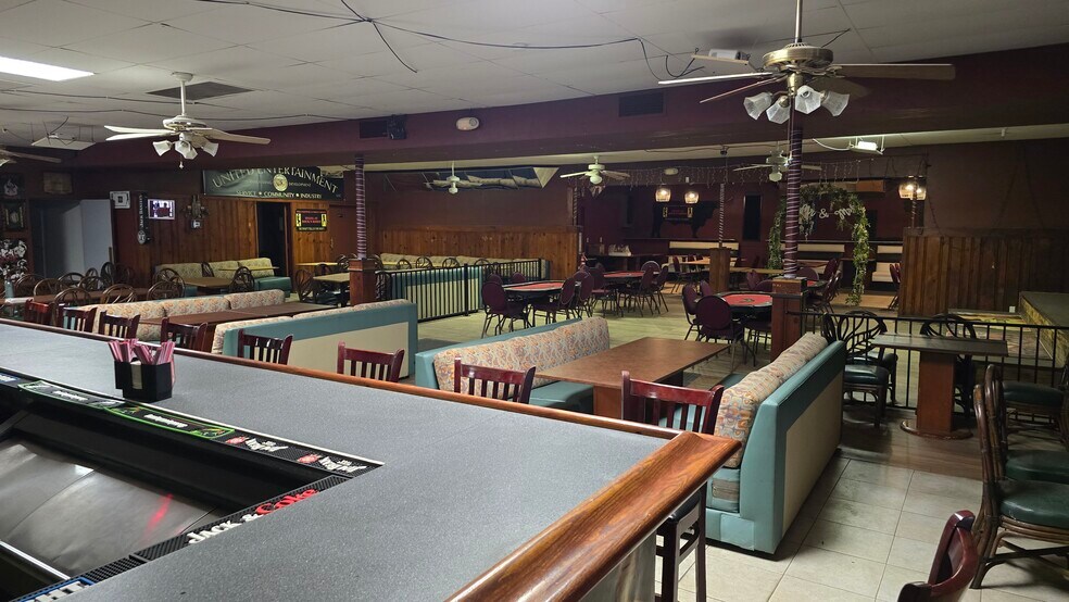 More Photos Of 200 E Frontier St, Eloy Bar For Sale