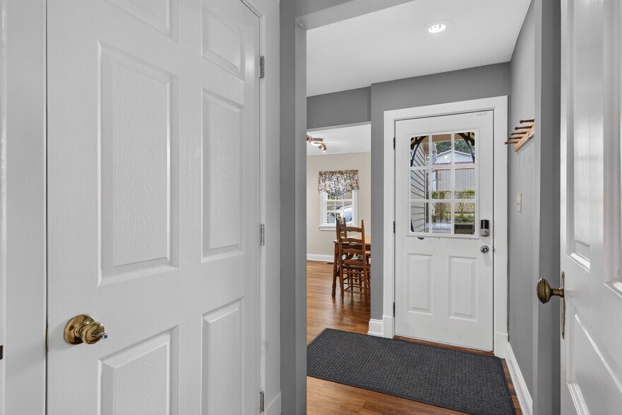 More Photos Of 122 N Locust St, Versailles Office For Sale