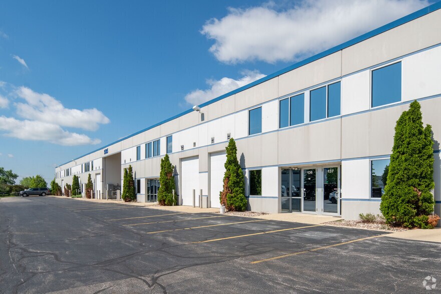 Primary Photo Of 1585 Beverly Ct, Aurora Warehouse For Lease