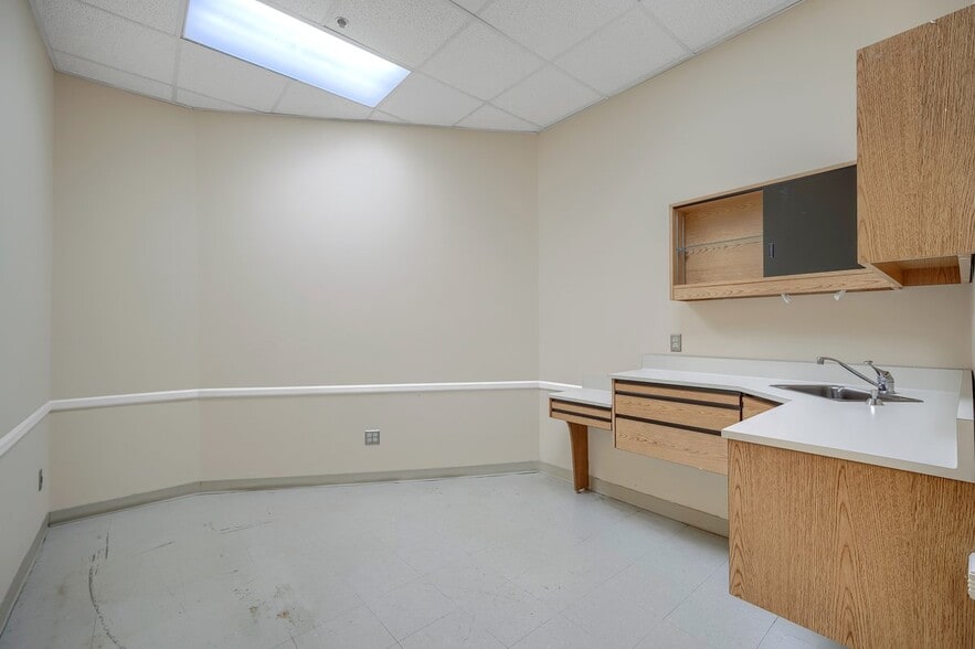 More Photos Of 79 Route 59, Airmont Medical For Lease