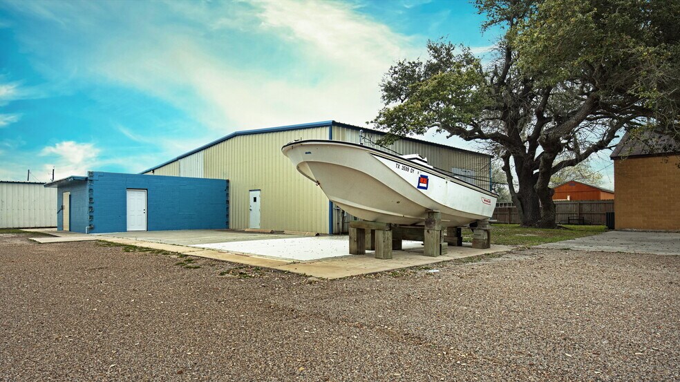 More Photos Of 206 Highway 35 S, Rockport Manufacturing For Sale