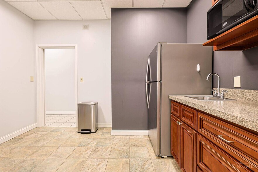 More Photos Of 5630 Bridgetown Rd, Cincinnati Office For Sale