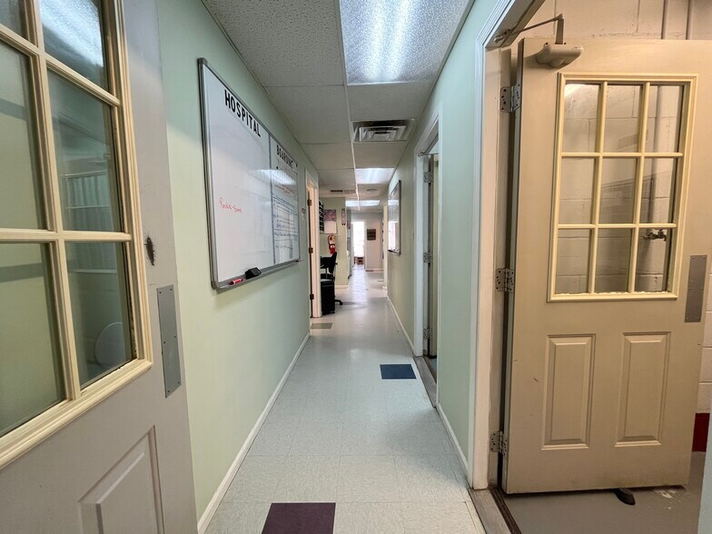 More Photos Of 1305 Black St, Pekin Flex For Sale