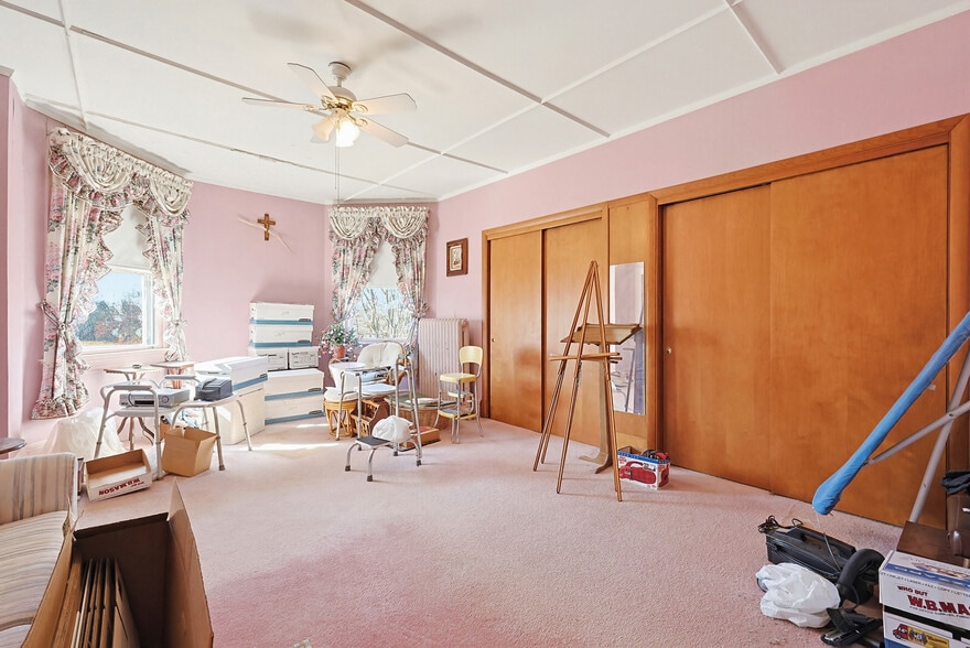 More Photos Of 1501 Lonsdale Ave, Lincoln General Retail For Sale