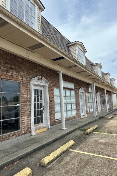 Primary Photo Of 1320 Veterans Memorial Blvd, Metairie Freestanding For Sale