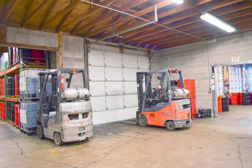 More Photos Of 2727 NW St Helens Rd, Portland Manufacturing For Lease