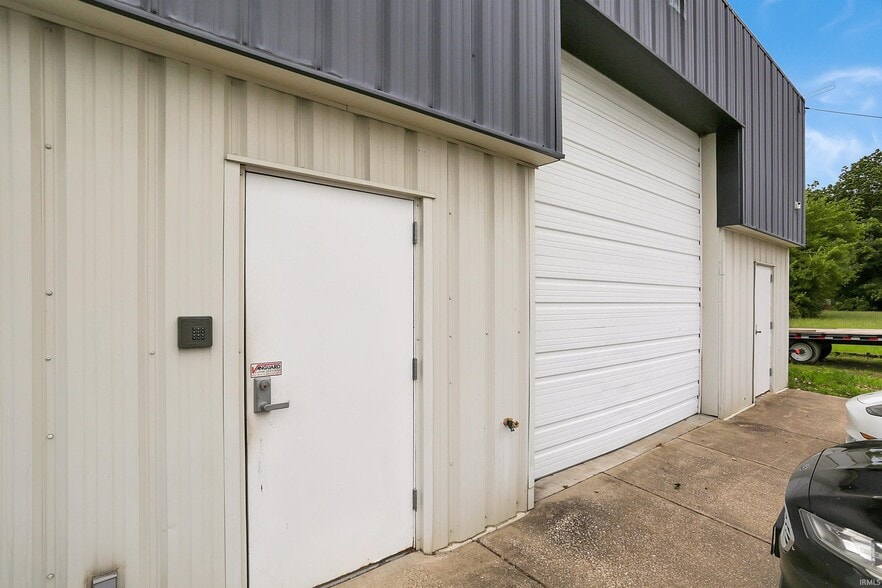 More Photos Of 3020 E Morgan Ave, Evansville Freestanding For Sale