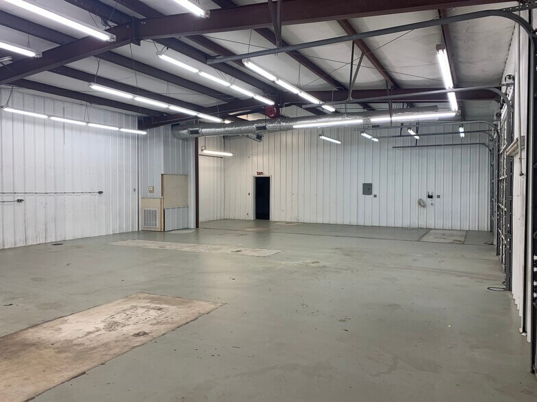 More Photos Of 123 E Plymouth Rd, Columbus Industrial For Lease