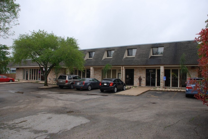 More Photos Of 8305 Hwy 71 W, Austin Storefront Retail Office For Lease