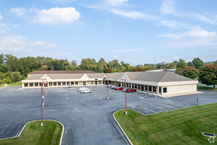 More Photos Of 10 Wingco Ln, Reading Storefront Retail Office For Lease