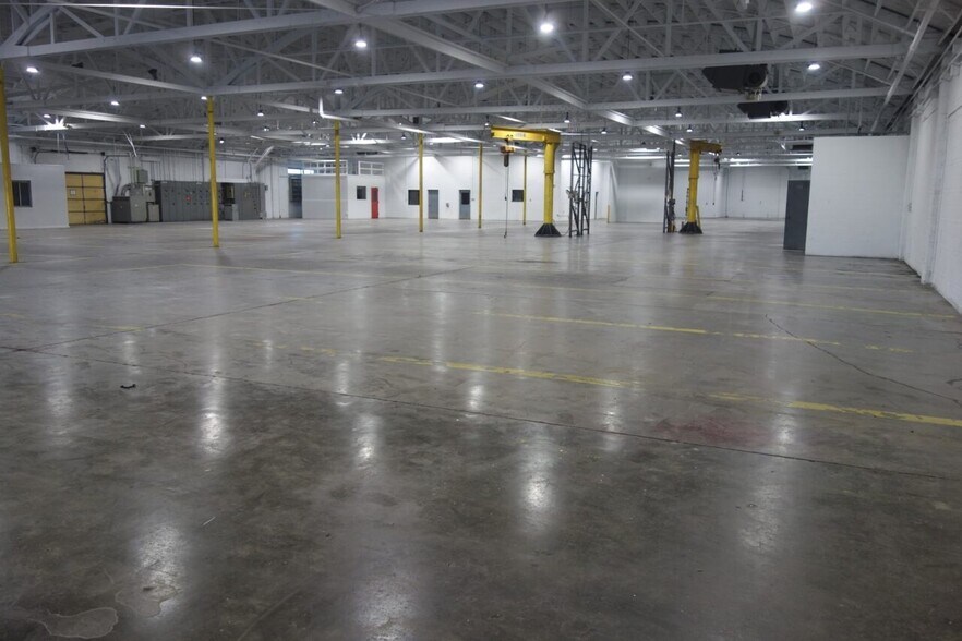 More Photos Of 104 W 10th Ave, North Kansas City Warehouse For Lease