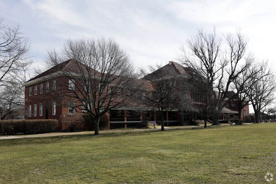 More Photos Of 4801 S Broad St, Philadelphia Office For Sale