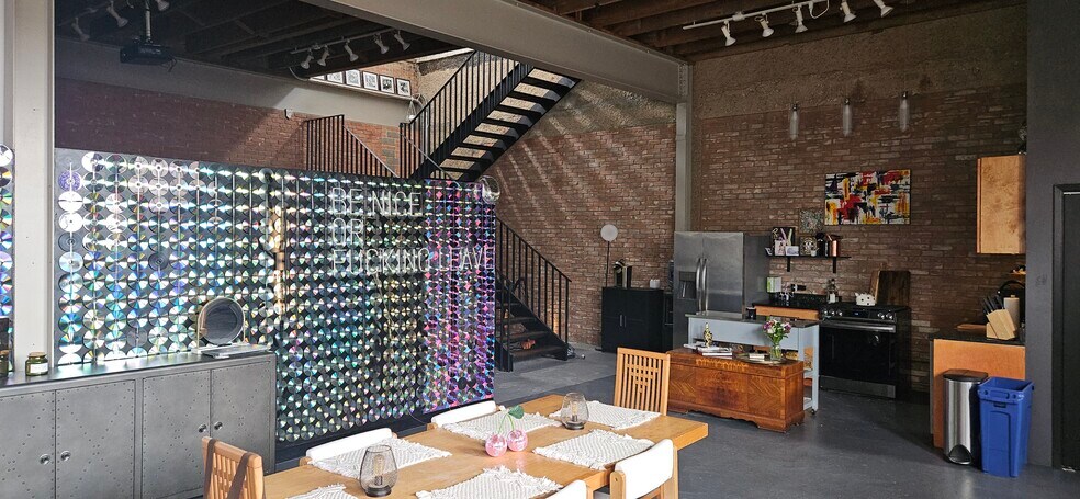 More Photos Of 3116 Commerce St, Dallas Office For Lease