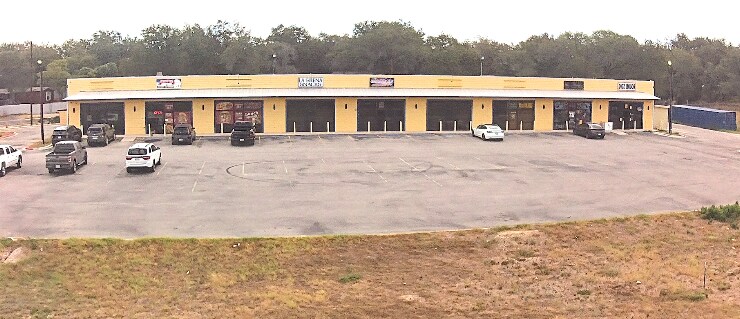 More Photos Of 3712 New Mathis Rd, Elmendorf Freestanding For Lease