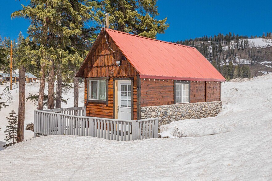 More Photos Of 21221 Baron Lake Dr, Cedaredge Hotel For Sale