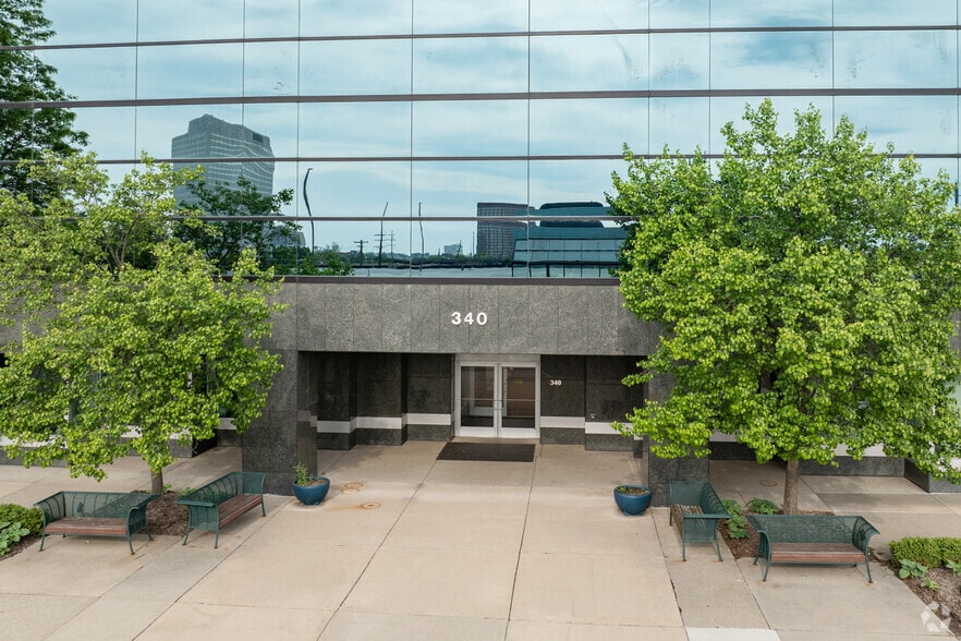 More Photos Of 340 E Big Beaver Rd, Troy Office For Lease
