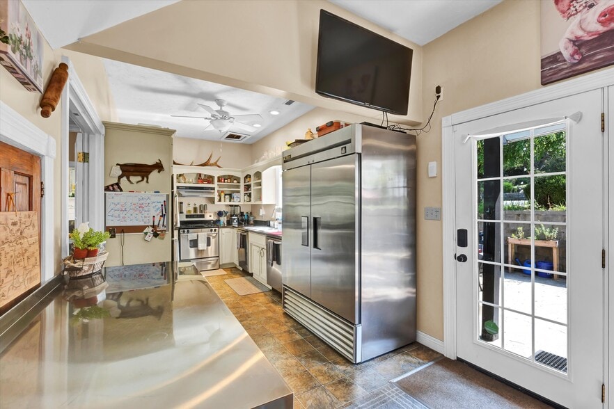 More Photos Of 110 Holy Cross Rd, Loretto Hospitality For Sale