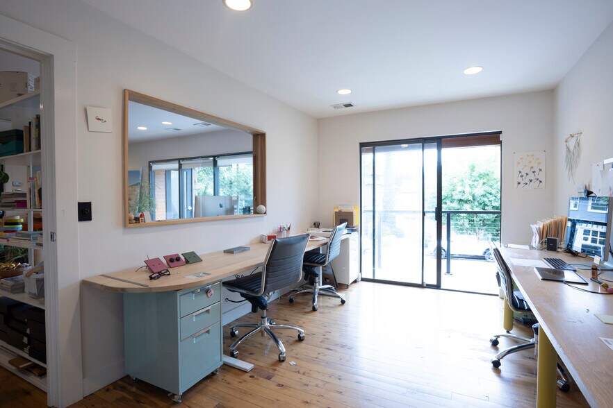 More Photos Of 2337 SE Ankeny St, Portland Office For Sale