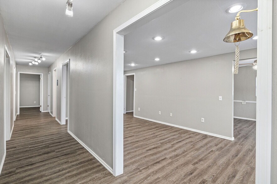 More Photos Of 1600 S Choctaw Ave, El Reno Office For Sale