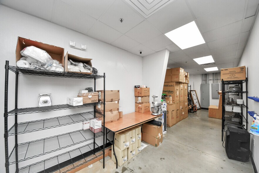 More Photos Of 30625 Kingsland Blvd, Brookshire Storefront For Sale